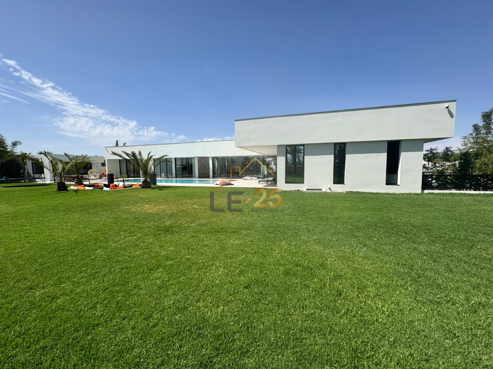 Très Grande Villa de Luxe à Vendre - LE-25 IMMOBILIER